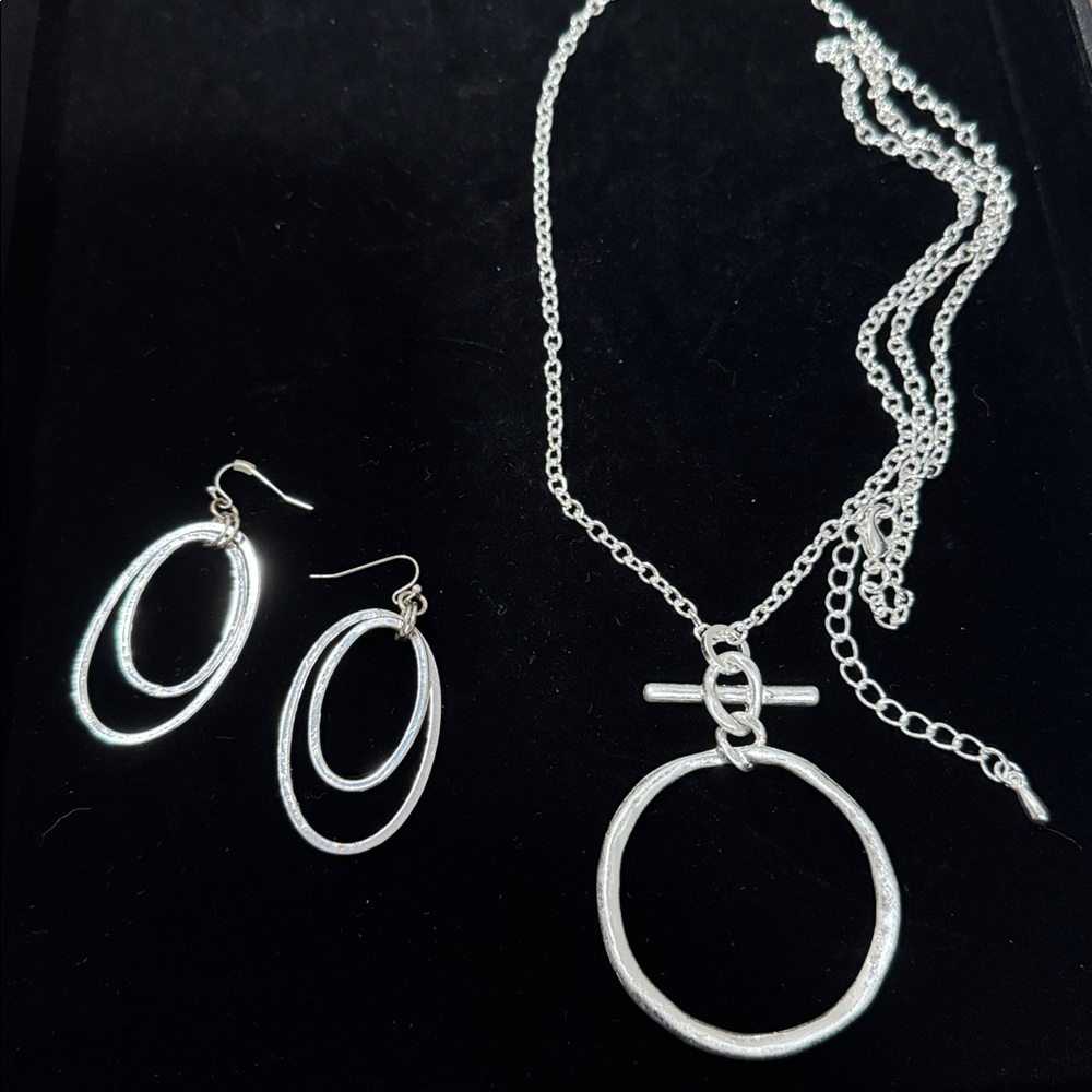 Elegant Silver Necklace and Earrings